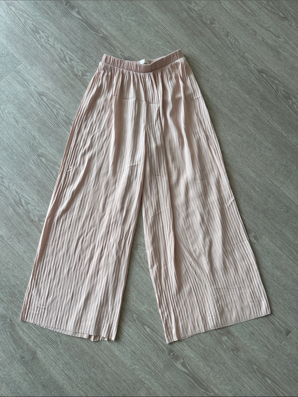 Aritzia Wilfred Pleated Lightweight Wide leg pants. Dusty rose. Preowned. XS
